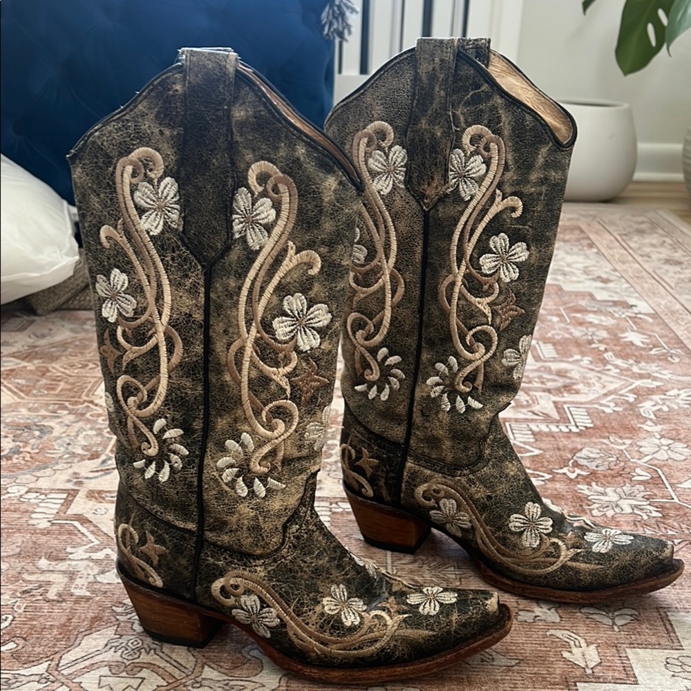 Woman’s maisey floral cowboy boots